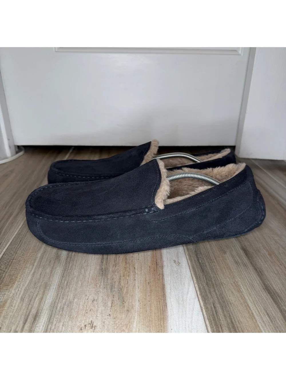 UGG Ascot Black Leather Slippers Sherpa Wool Blend Insoles Men’s Sz 15